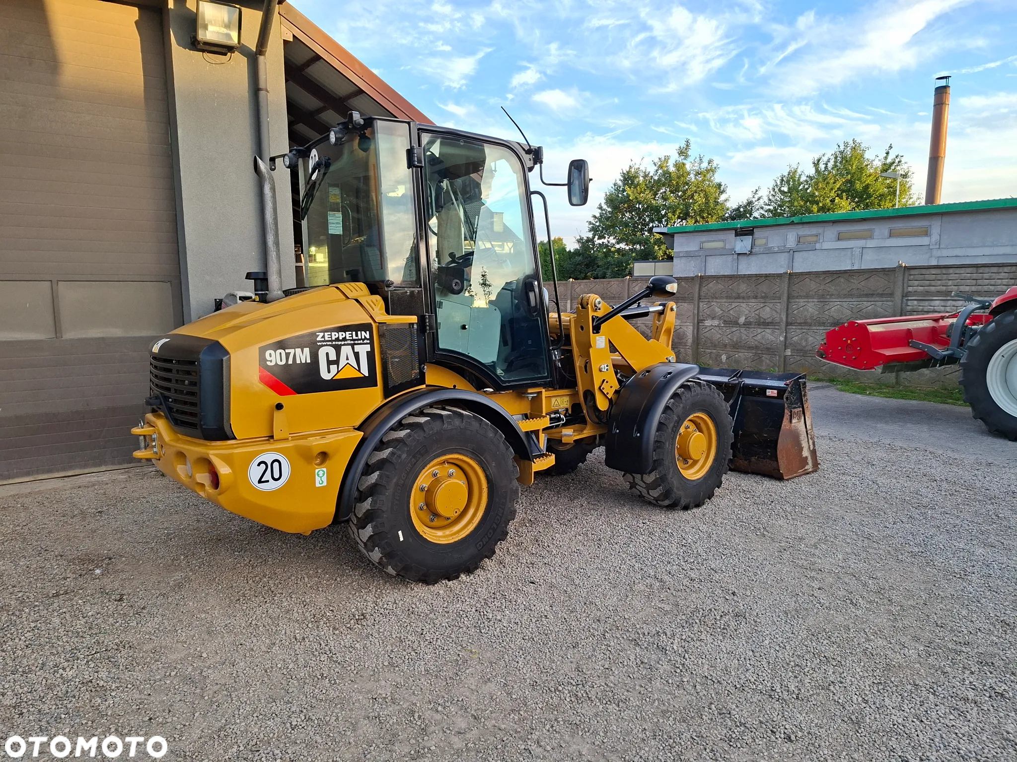 Caterpillar CAT 907 M - 8