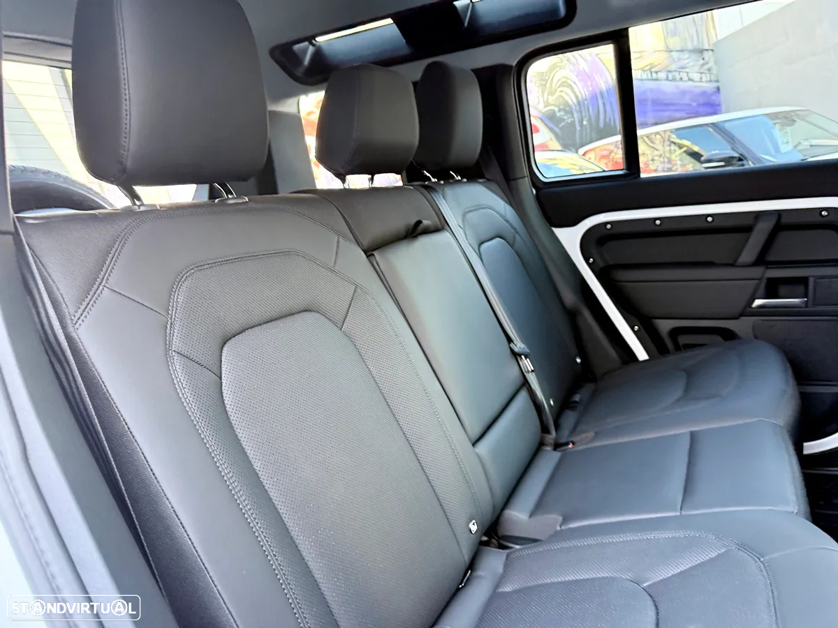 Land Rover Defender 2.0 P300e 110 AWD X-Dynamic SE - 30