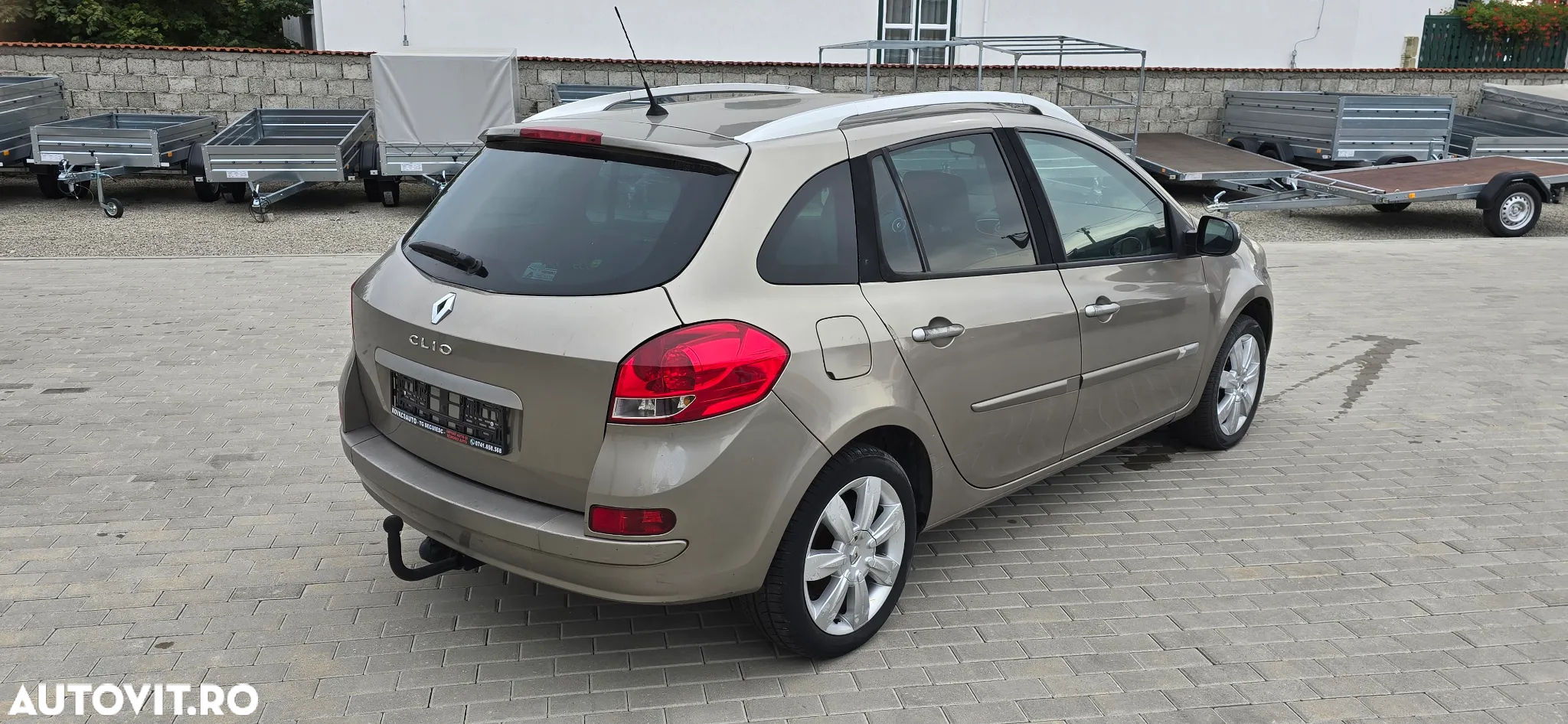 Renault Clio 1.5 dCi 85 FAP Grandtour Luxe - 3