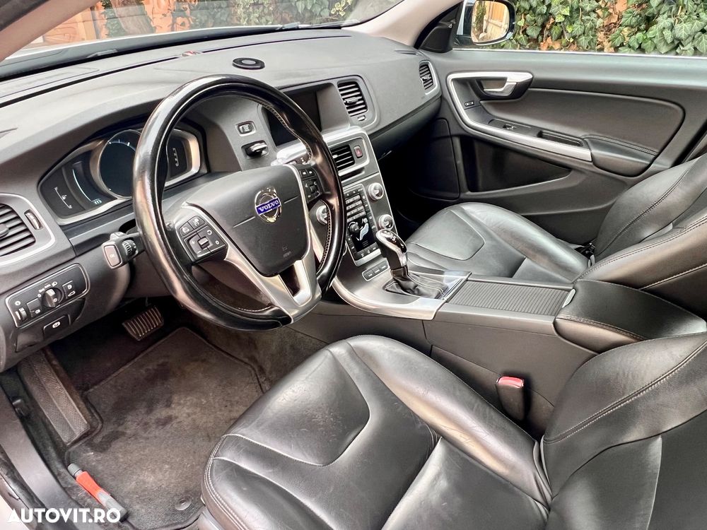 Volvo V60 D6 Plug-In-Hybrid AWD Geartronic Momentum - 8