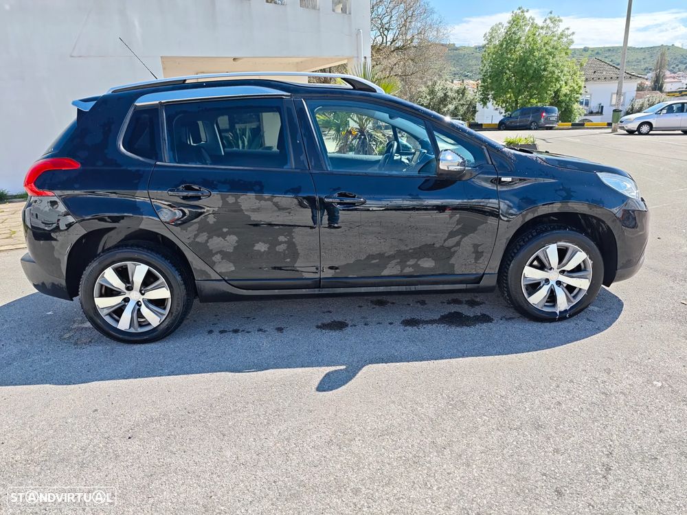Peugeot 2008 1.2 PureTech Allure - 4