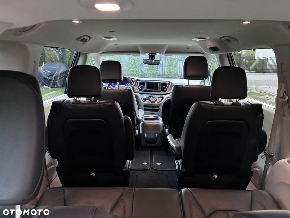 Chrysler Pacifica - 15
