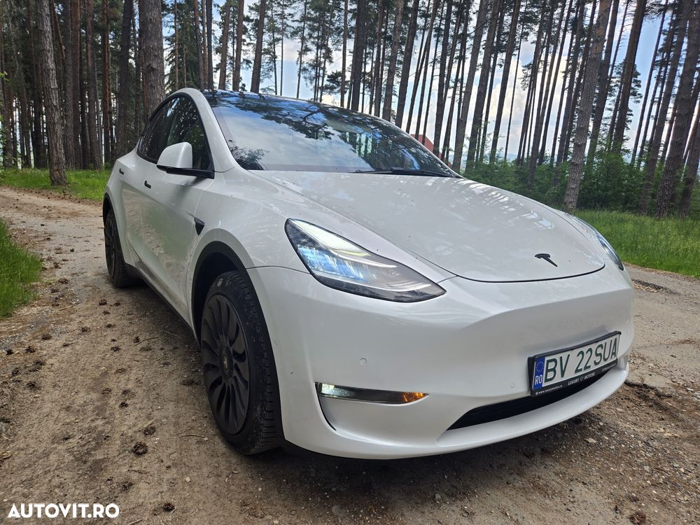 Tesla Model Y - 10