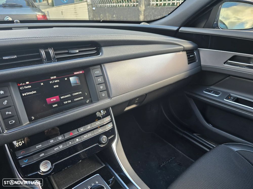 Jaguar XF Sportbrake 20d AWD Aut. R-Sport - 4