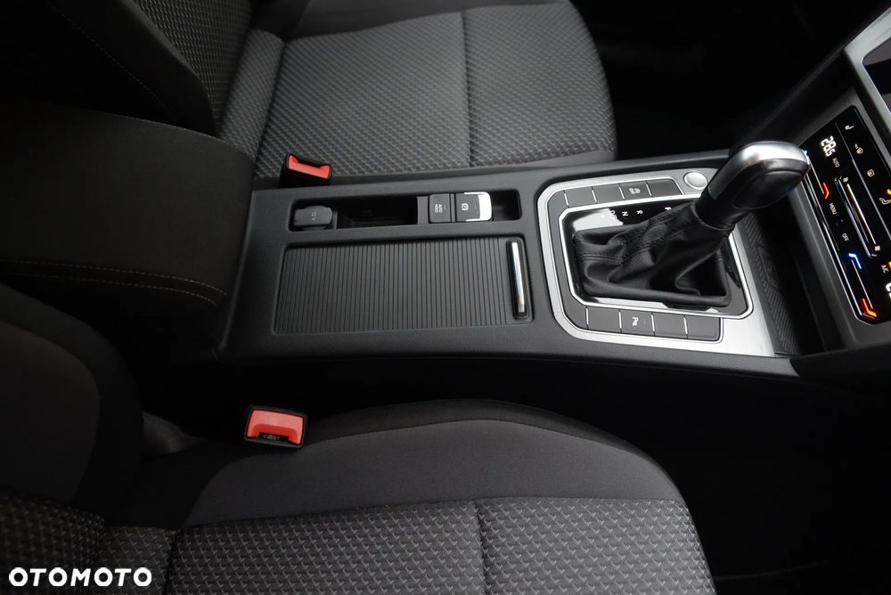 Volkswagen Passat 1.5 TSI EVO Elegance DSG - 33