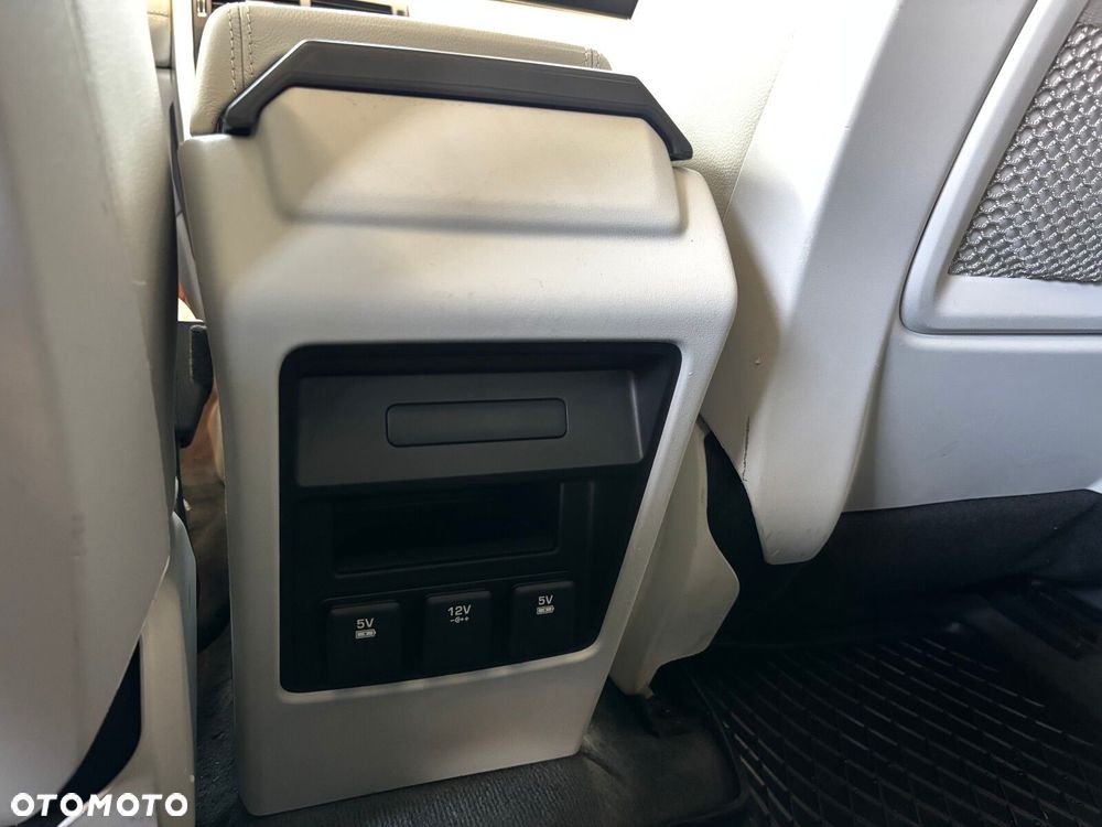 Land Rover Discovery Sport - 28