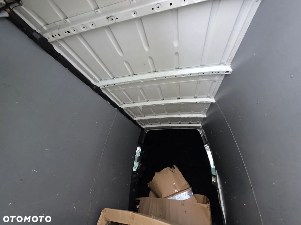 Volkswagen Crafter - 12