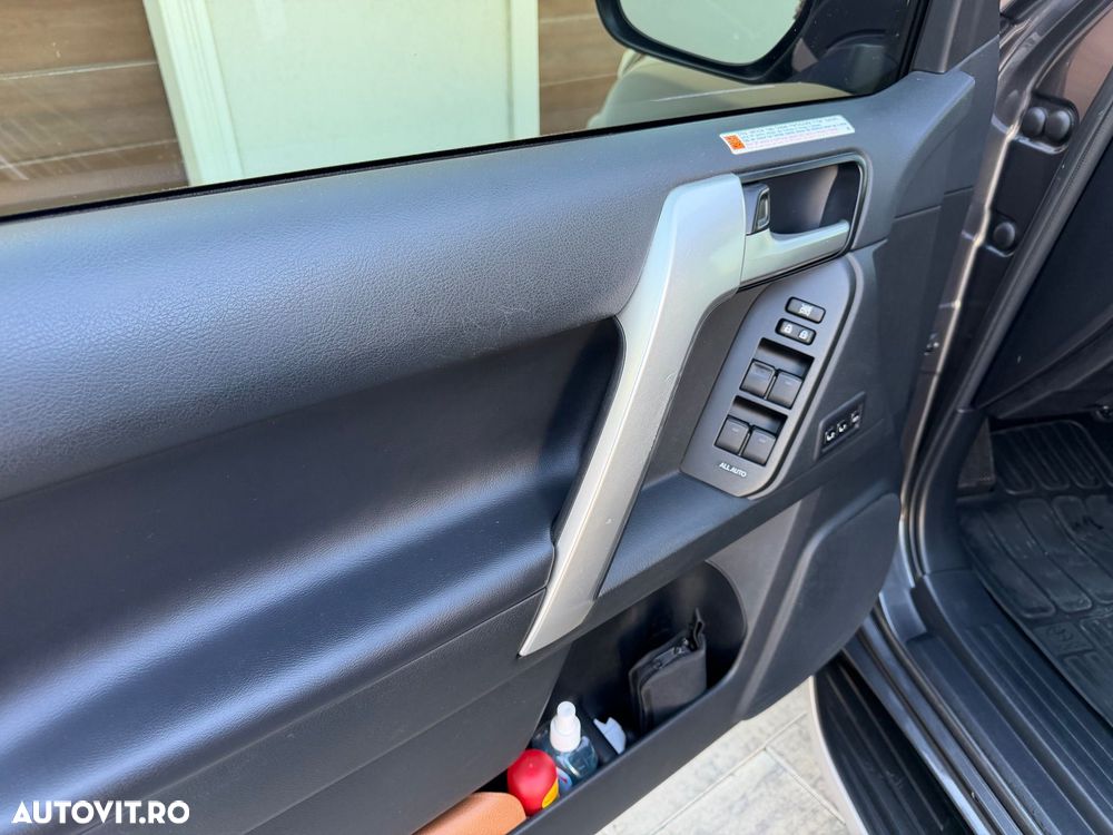 Toyota Land Cruiser - 7