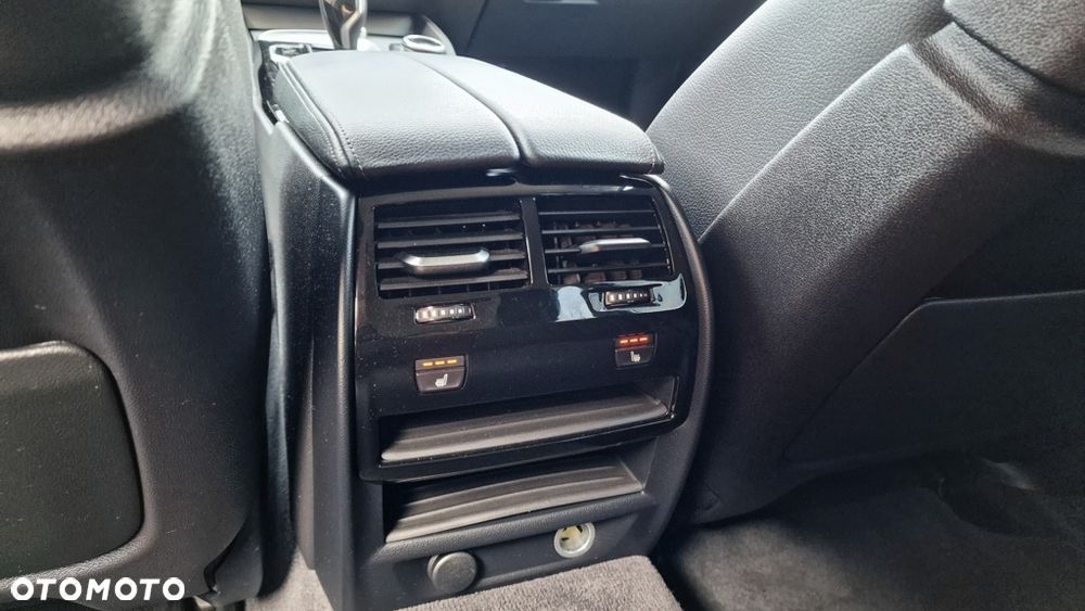 BMW Seria 5 530d Sport Line - 31