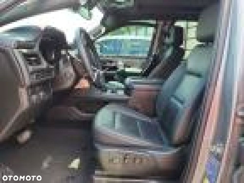 Chevrolet Suburban - 7