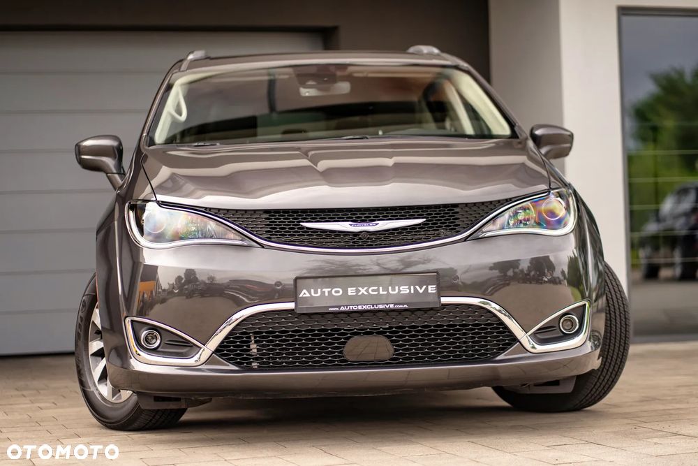 Chrysler Pacifica - 3