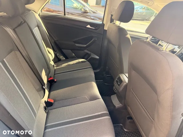 Volkswagen T-Roc - 9