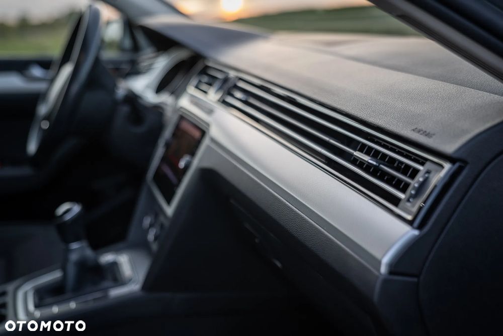 Volkswagen Passat - 15