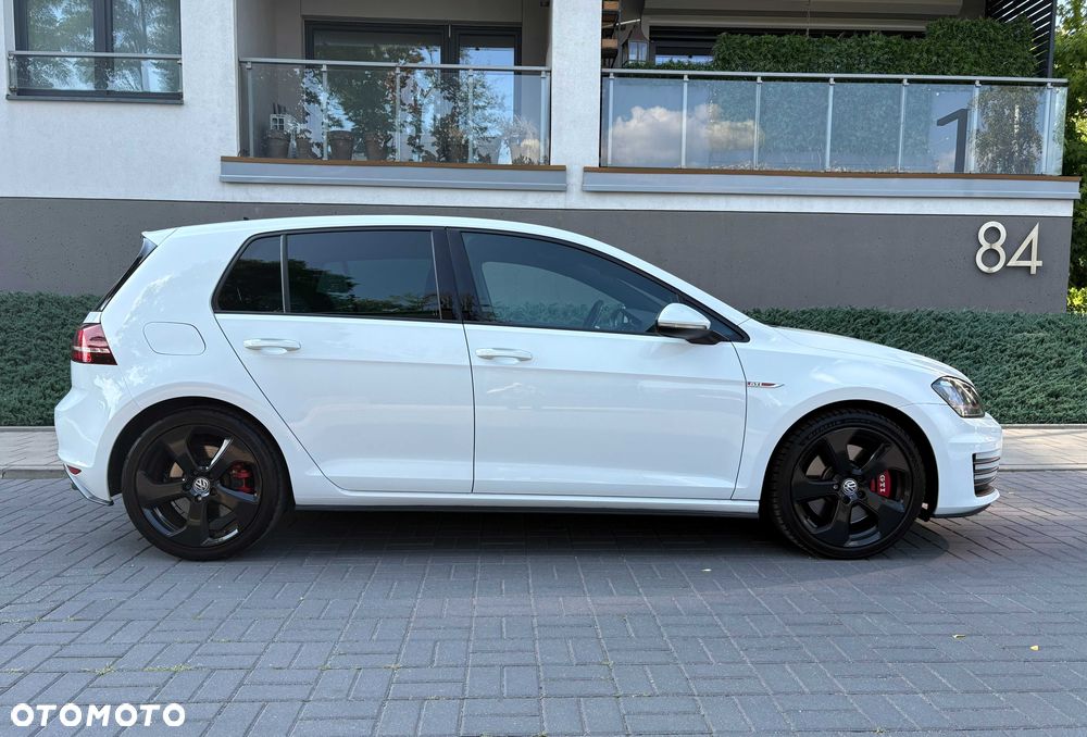 Volkswagen Golf - 8