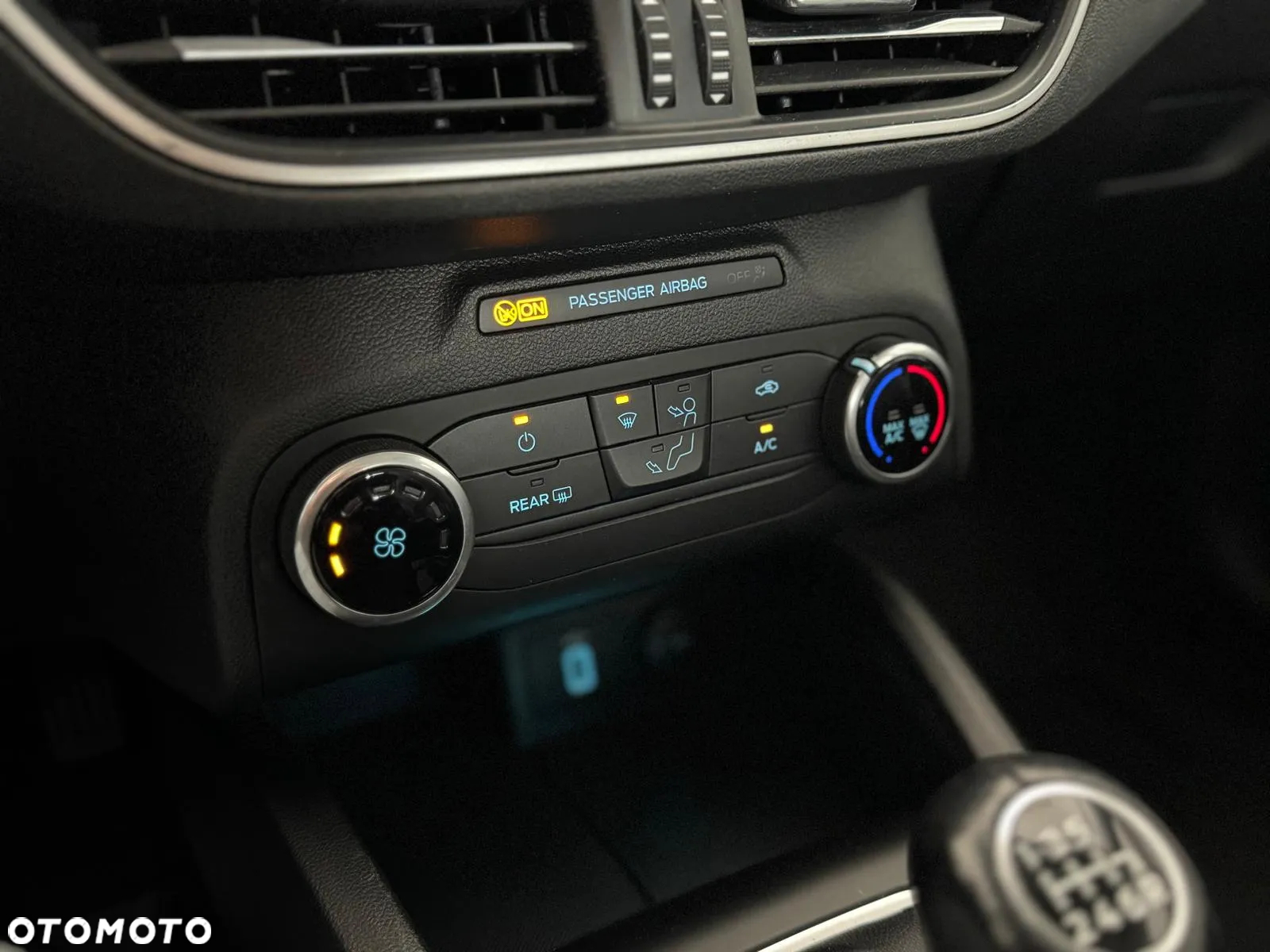 Ford Focus 1.0 EcoBoost Titanium Business - 29