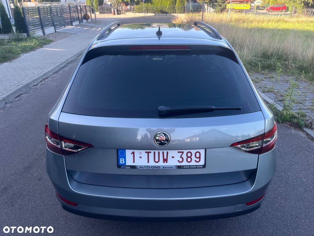 Skoda Superb 2.0 TDI DSG Style - 10