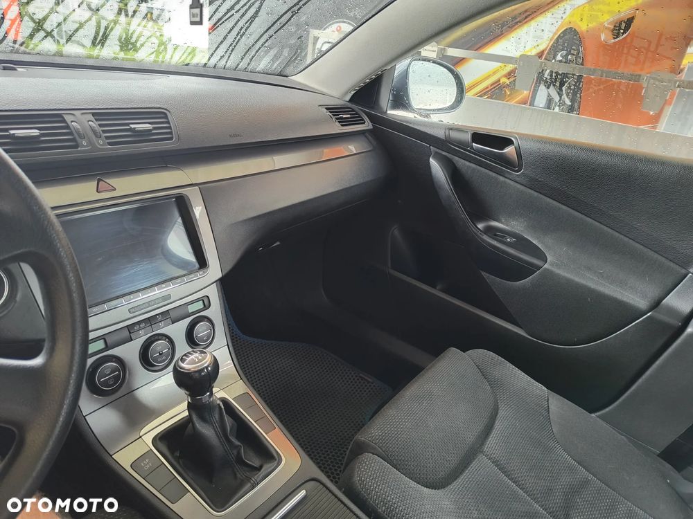 Volkswagen Passat 1.9 TDI Comfortline - 12