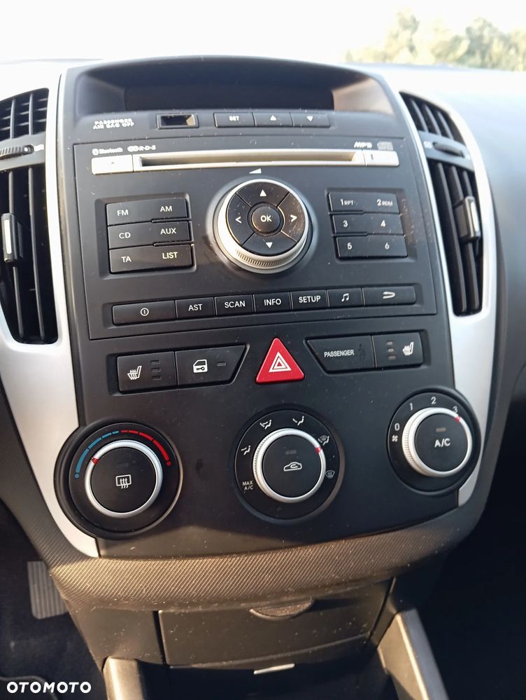 Kia Ceed 1.4 CVVT Attract - 13