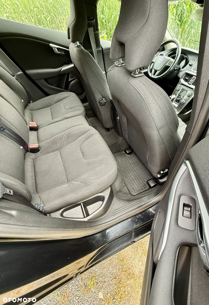 Volvo V40 T2 Momentum - 23