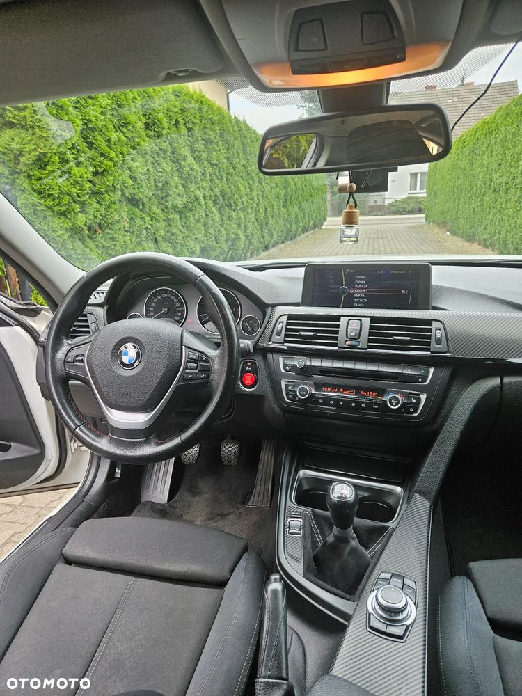 BMW Seria 3 318d Sport Line - 13