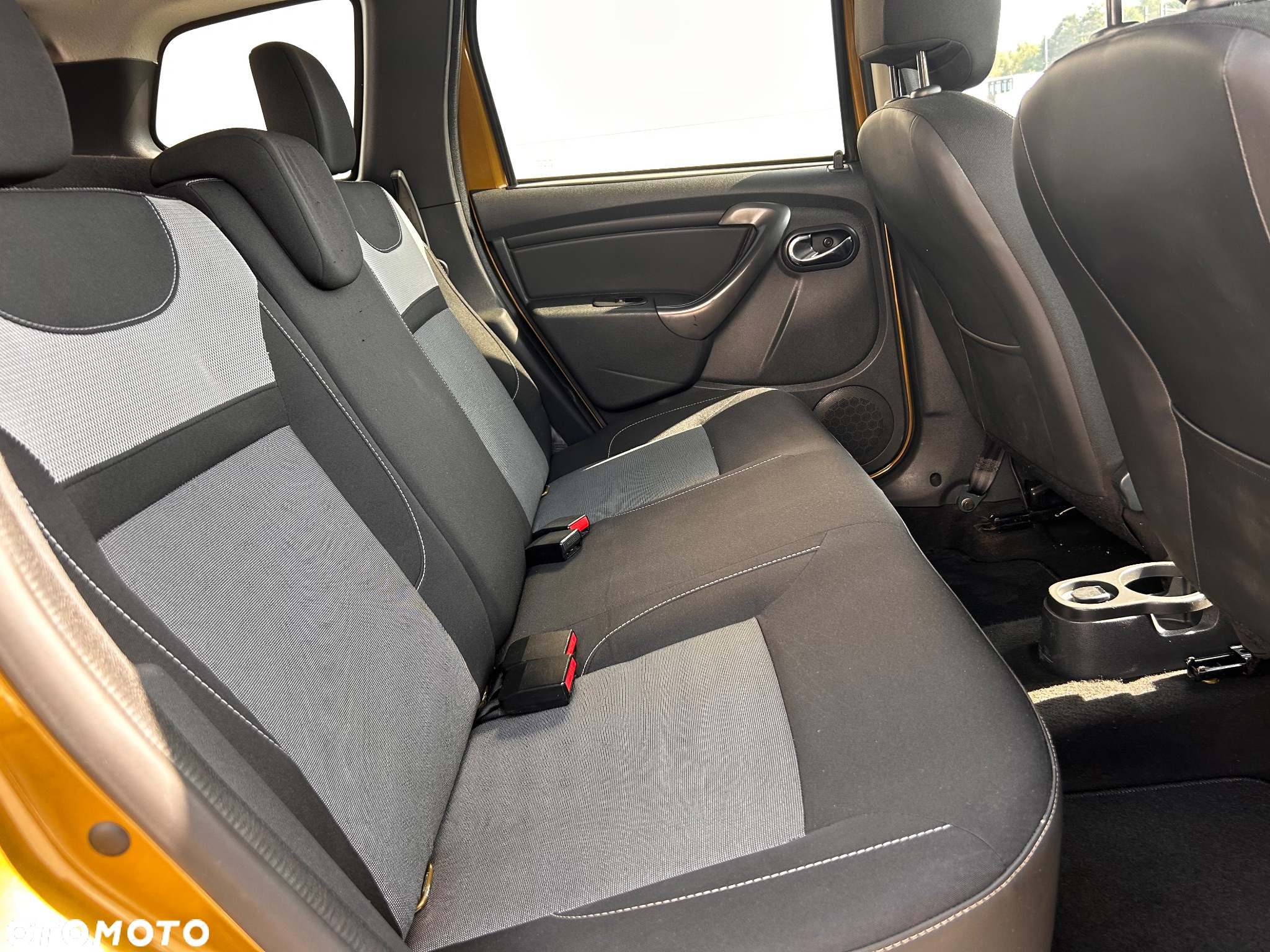 Dacia Duster 1.6 SCe Laureate S&S - 19