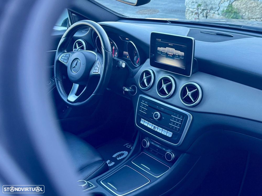Mercedes-Benz CLA 180 7G-DCT Urban - 17