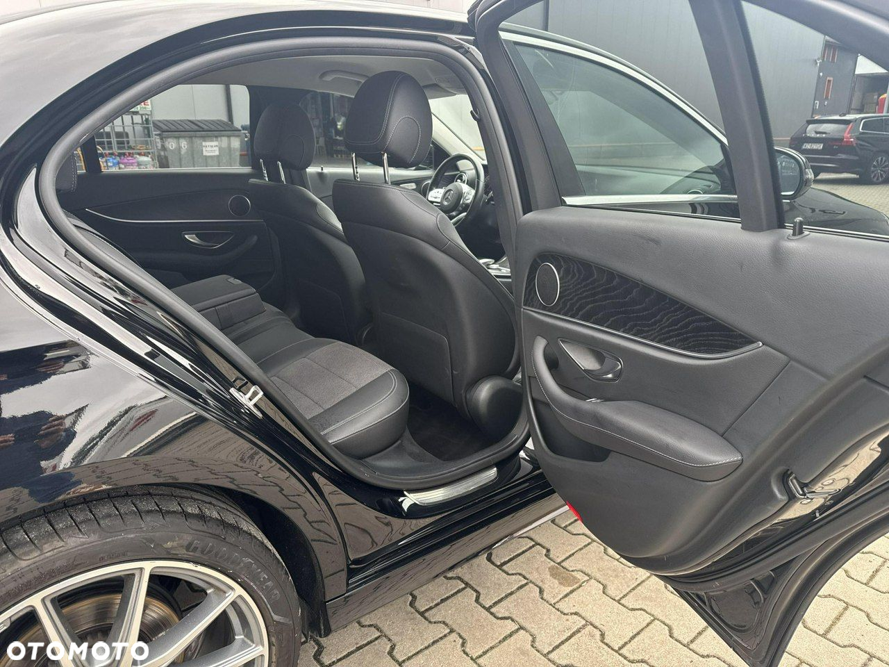 Mercedes-Benz Klasa E 200 4-Matic AMG/Avantgarde - 17