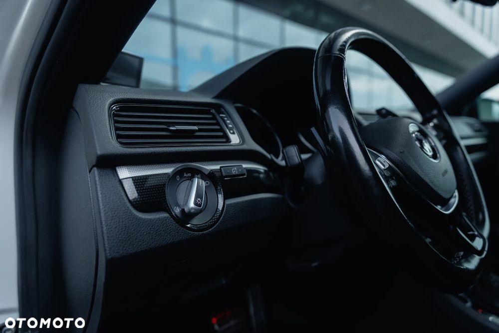 Volkswagen Passat - 19