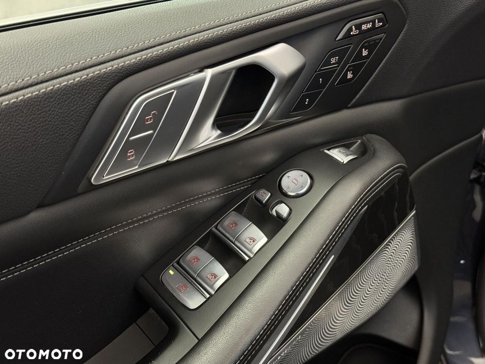 BMW X7 - 16