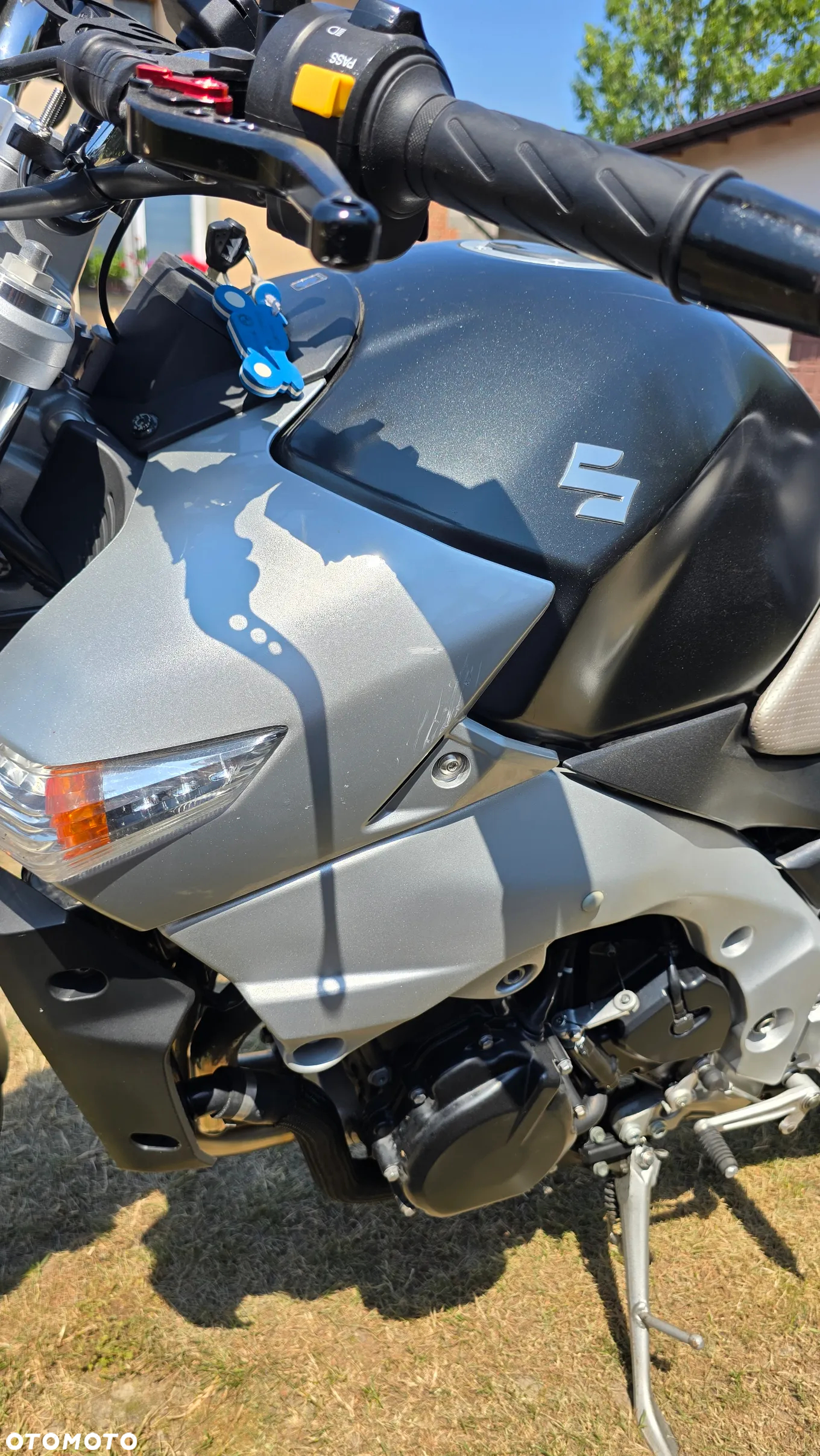 Suzuki GSR - 11