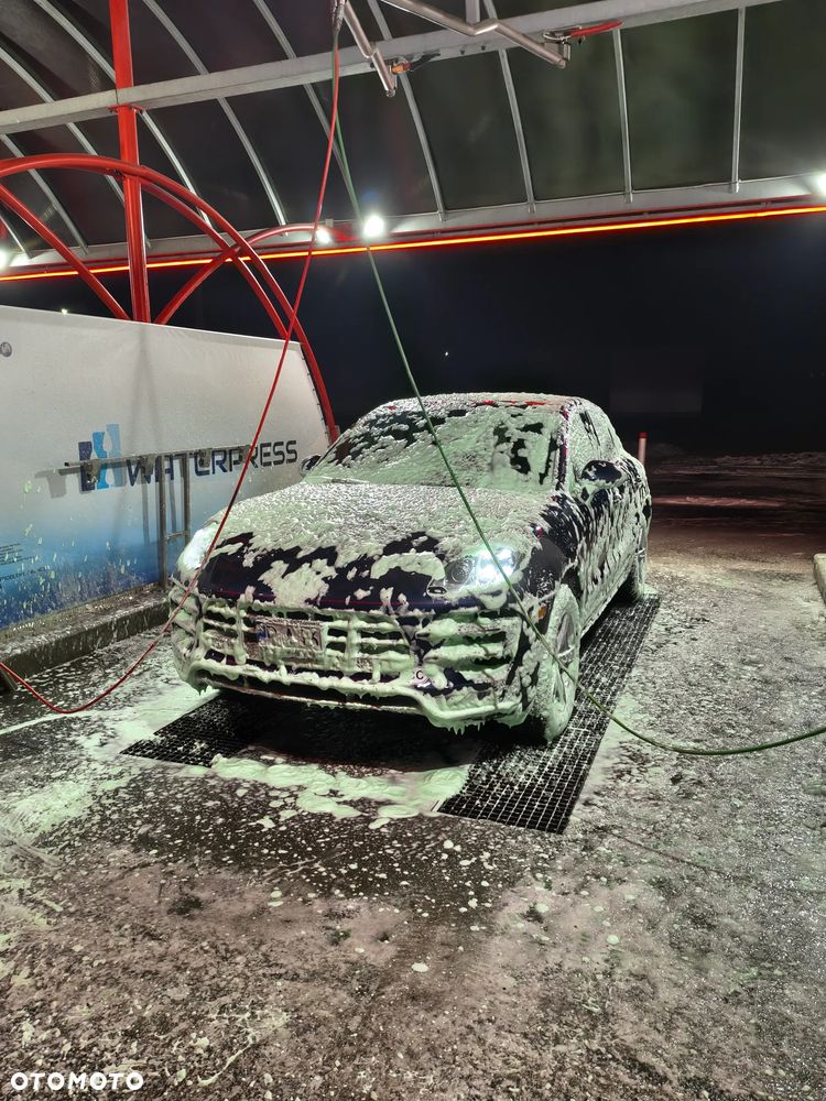 Porsche Macan Turbo PDK mit Performance Paket - 26