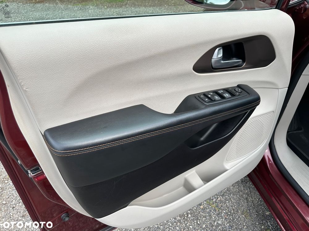 Chrysler Pacifica - 18