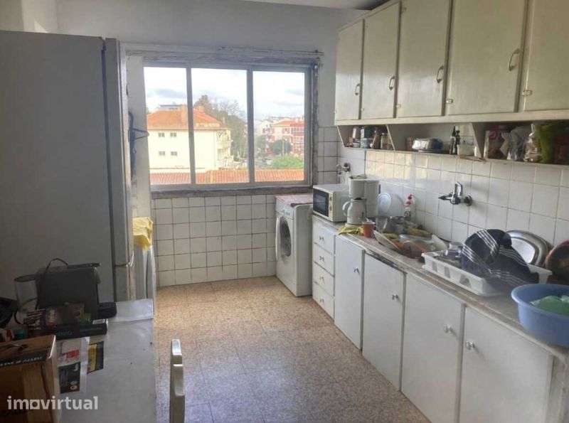 Apartamento t2 à venda na Estrada Mem Martins, 169 *ocupado* - Grande imagem: 2/11
