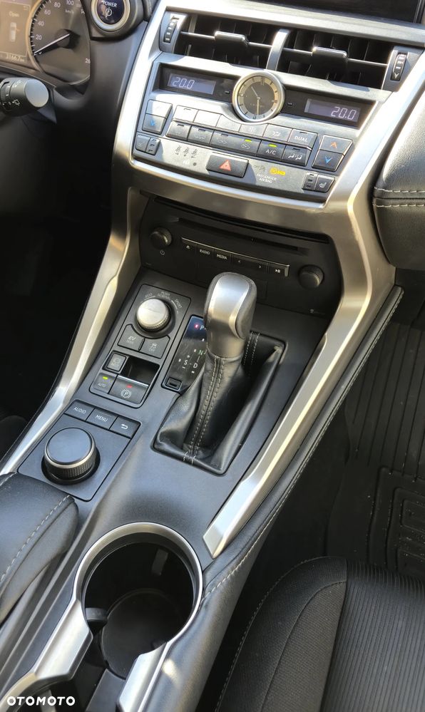 Lexus NX 300h Elite AWD - 27