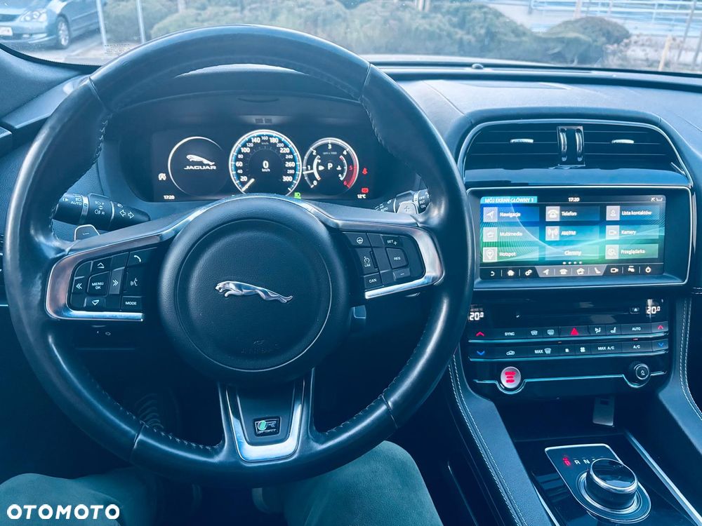 Jaguar F-Pace 2.0 i4D AWD R-Sport - 12