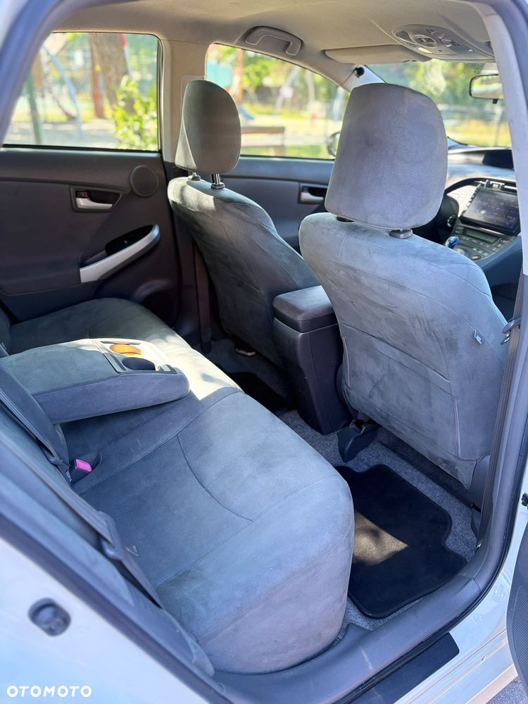 Toyota Prius - 25