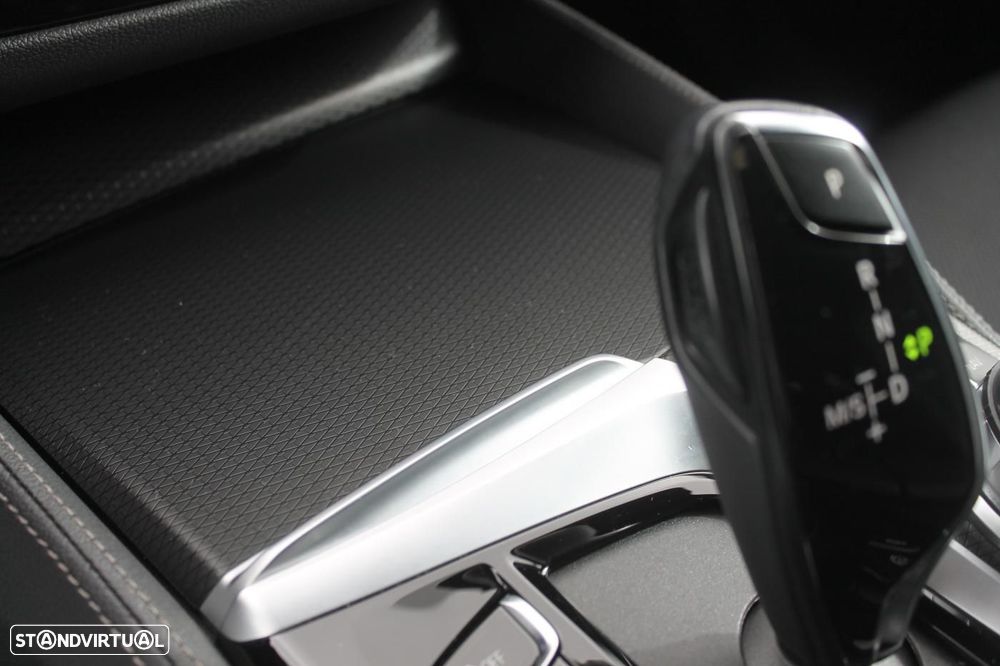 BMW 530 e Pack Desportivo M - 37
