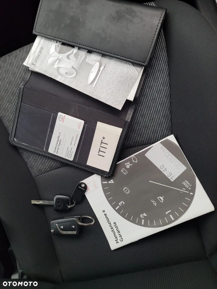 Toyota Yaris 1.0 Premium - 8