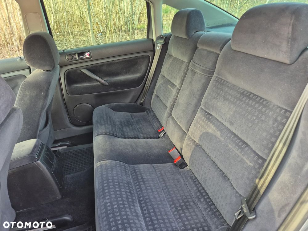 Volkswagen Passat 1.6 Basis - 12