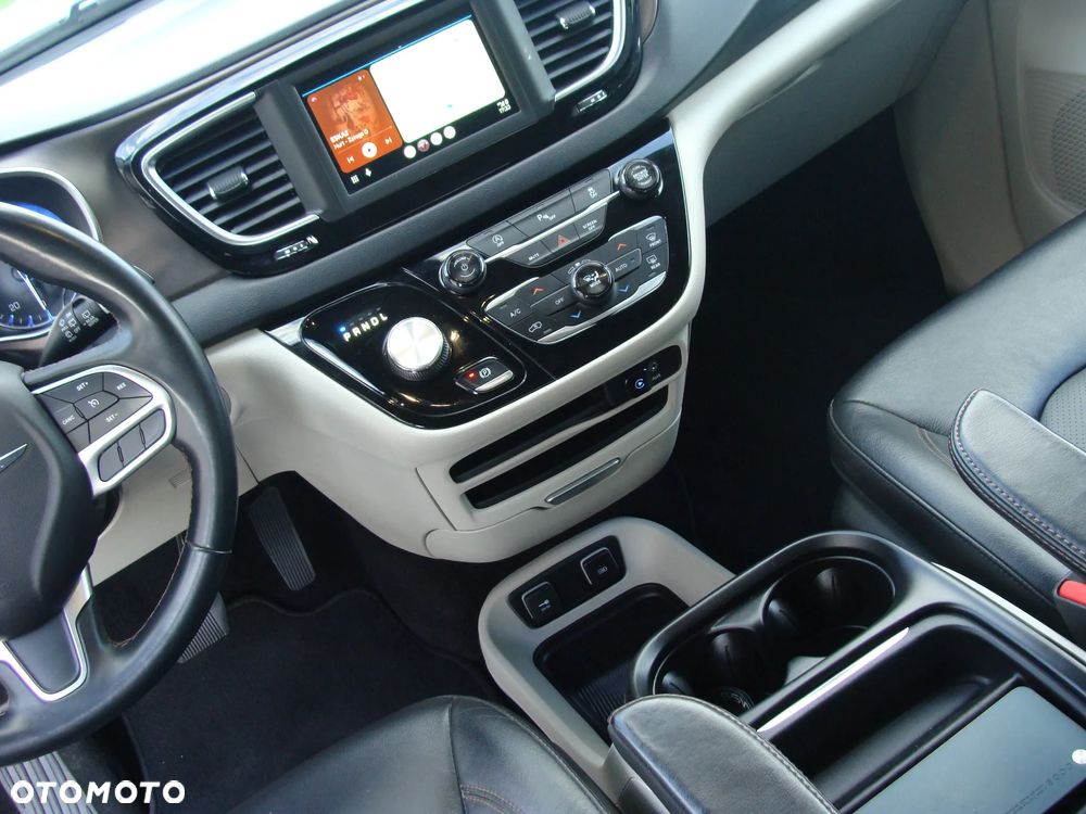 Chrysler Pacifica - 38