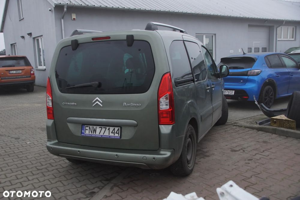 Auto na części - Citroen Berlingo II Multispace 1.6 VTI 120 KM 5F01 20DP56 KGP 2010R Silnik Skrzynia Drzwi Lusterko Zderzak Klapa Lampa Klamka Szyba Relingi Deska Kokpit Sterownik Moduł Czujnik Licznik Panel Wyświetlacz Kierownica - 6