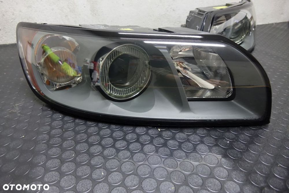 LAMPA LEWA PRAWA KOMPLET REFLEKTOR EU VOLVO V50 30698886 - 2