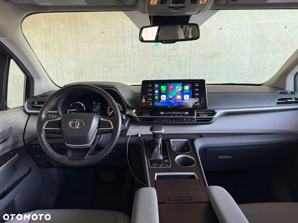 Toyota Sienna - 16