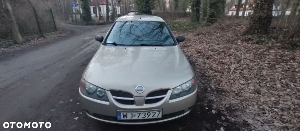 Nissan Almera 1.5 Base - 3