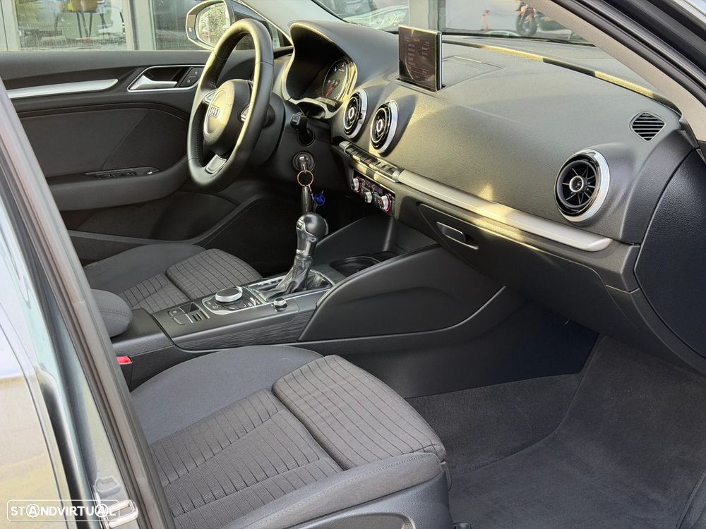 Audi A3 Sportback 1.6 TDI (clean diesel) S tronic Attraction - 9