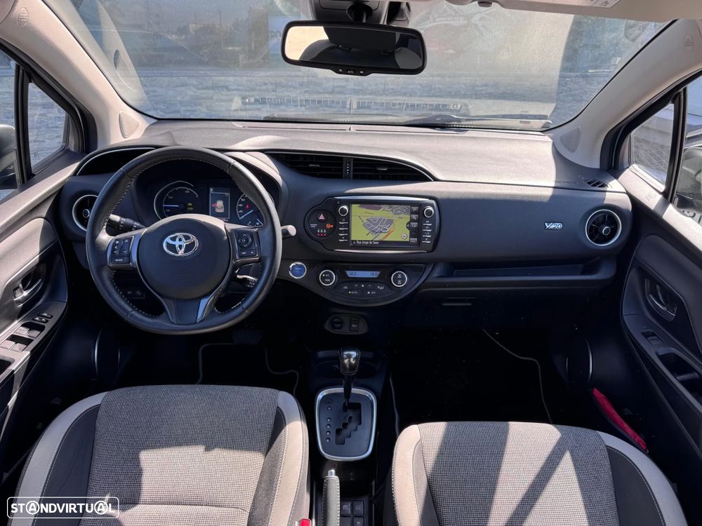 Toyota Yaris 1.5 HSD 20 Anos - 10