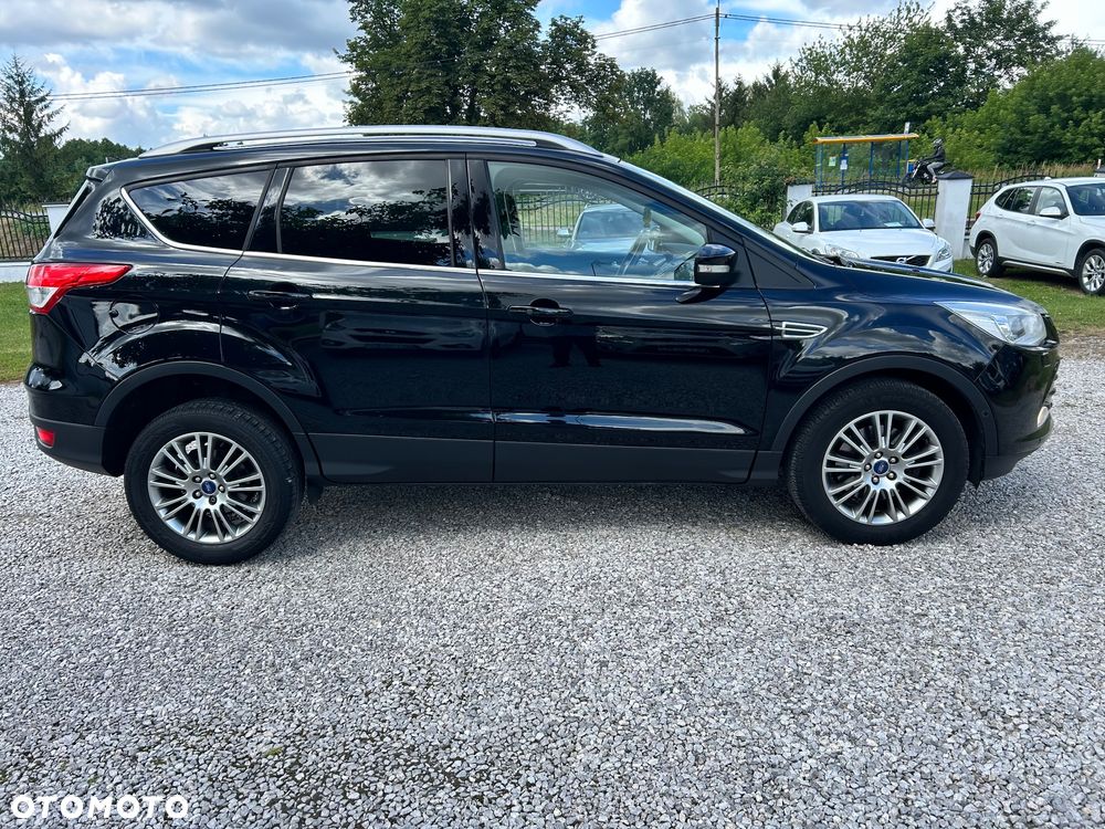 Ford Kuga 2.0 TDCi 2x4 Titanium - 4