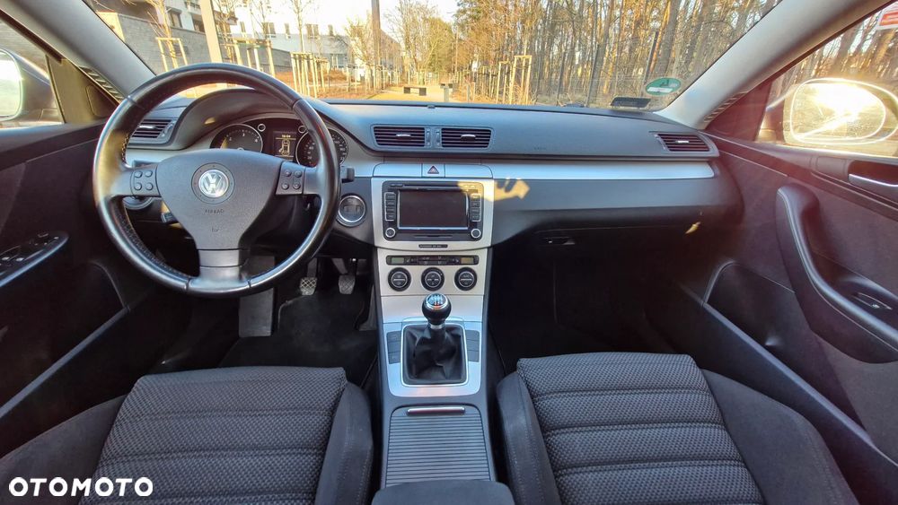 Volkswagen Passat 2.0 TDI DPF Sportline - 17