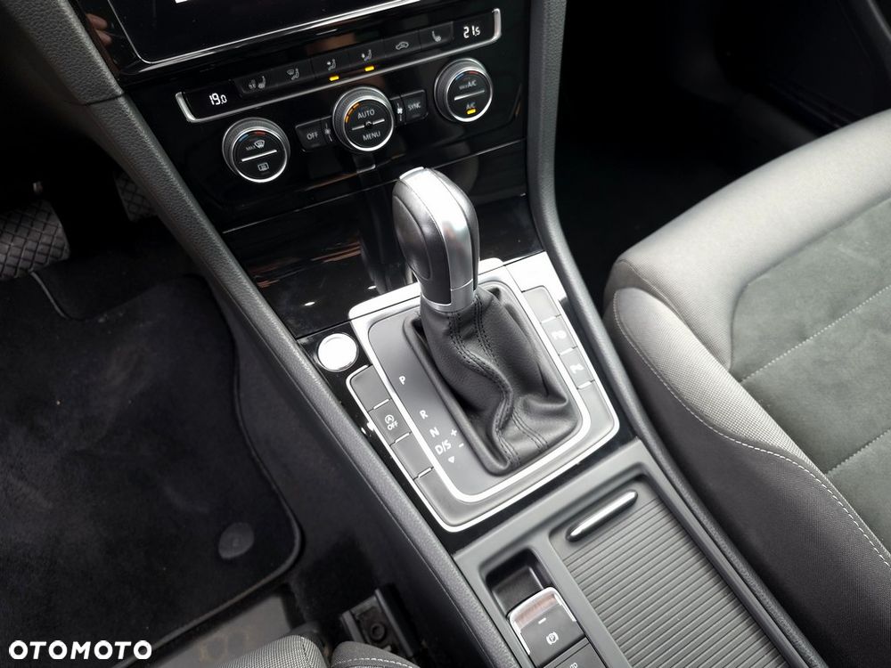 Volkswagen Golf 1.5 TSI BMT Evo Highline DSG - 20