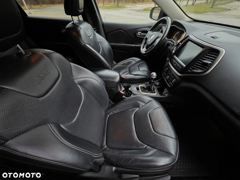 Jeep Cherokee - 14